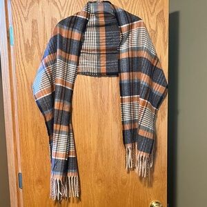 Chic Plaid Scarf with Fringe